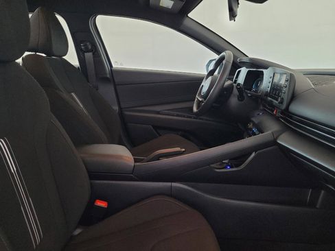 Used 2025 Hyundai Elantra Sport FWD image 21