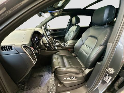 Used 2020 Porsche Cayenne AWD/4WD image 5