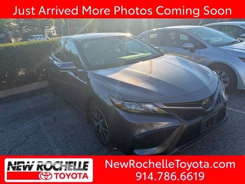 Used 2023 Toyota Camry SE w/ Cold Weather Package AWD/4WD image 1
