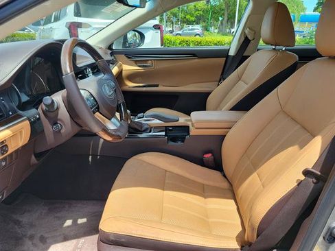 Used 2016 Lexus ES 350 w/ Luxury Package w/Wood Trim FWD image 13