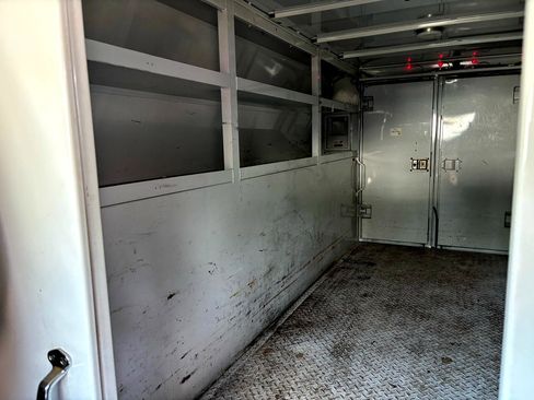 Used 2017 Chevrolet Express 3500 image 13