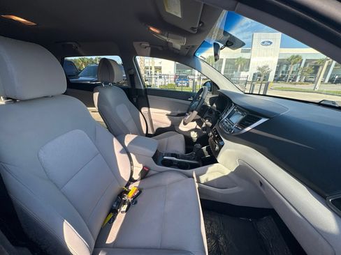 Used 2018 Hyundai Tucson SE w/ Cargo Package FWD image 17