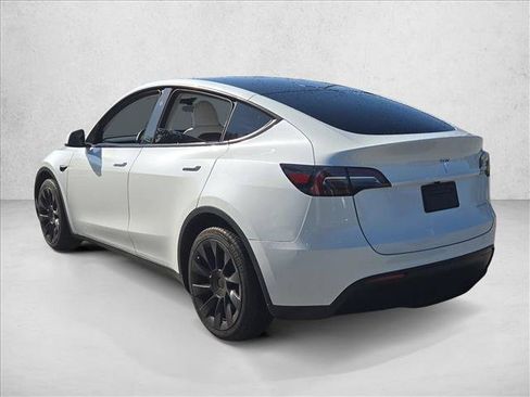Used 2024 Tesla Model Y Long Range AWD/4WD image 8