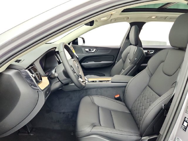 New 2026 Volvo XC60 B5 Plus w/ Protection Package Premier AWD/4WD image 17
