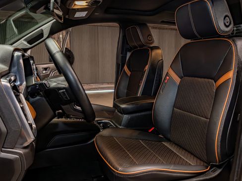 Used 2023 GMC Canyon AT4 w/ AT4 Premium Package image 18