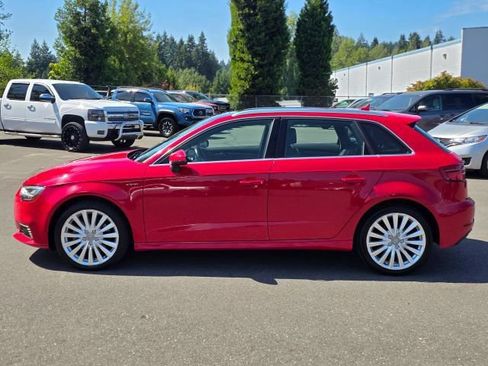 Used 2017 Audi A3 e-tron Premium Plus w/ Technology Package FWD image 4