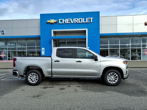 Used 2022 Chevrolet Silverado 1500 Custom w/ Safety Confidence Package image 2