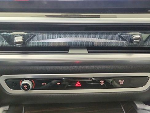 Used 2025 BMW X6 xDrive40i image 54