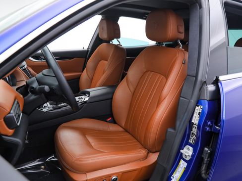 Certified 2023 Maserati Levante GT AWD/4WD image 18