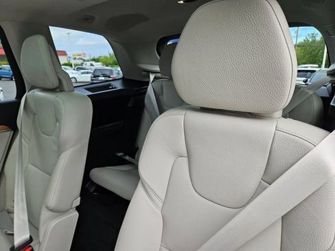 Used 2021 Volvo XC90 T6 Momentum w/ Advanced Package AWD/4WD image 16