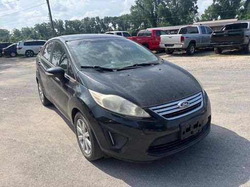 Used 2013 Ford Fiesta SE image 2