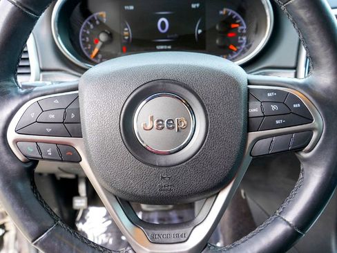 Used 2018 Jeep Grand Cherokee Limited image 12