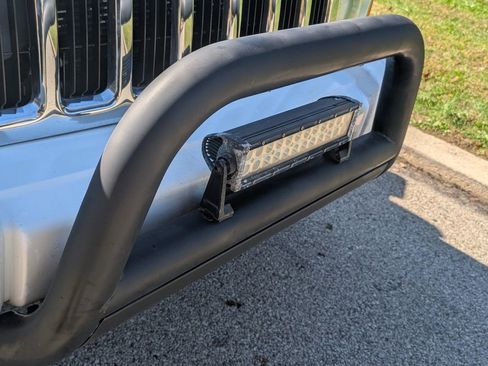 Used 2010 Jeep Commander Sport w/ Sun/Sound Group image 16