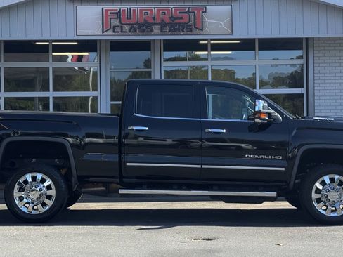 Used 2018 GMC Sierra 2500 Denali w/ Duramax Plus Package AWD/4WD image 2