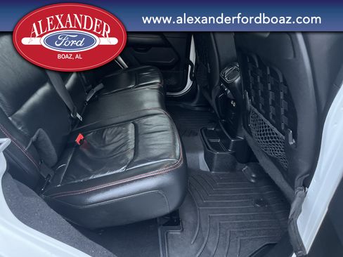 Used 2018 Jeep Wrangler Unlimited Rubicon w/ Cold Weather Group image 18