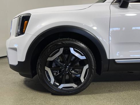Used 2023 Kia Telluride EX w/ EX Captain's Chair Package image 12