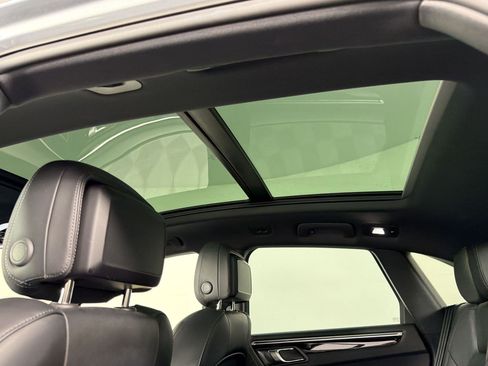 Certified 2024 Porsche Macan AWD/4WD image 22