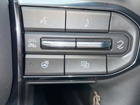 New 2026 GMC Yukon XL AT4 AWD/4WD image 16
