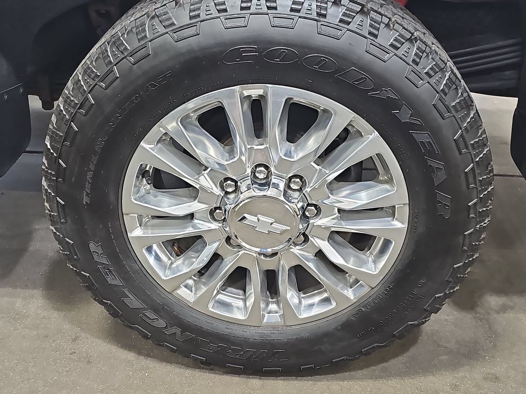 Used 2020 Chevrolet Silverado 2500 High Country w/ Z71 Off-Road Package AWD/4WD image 38