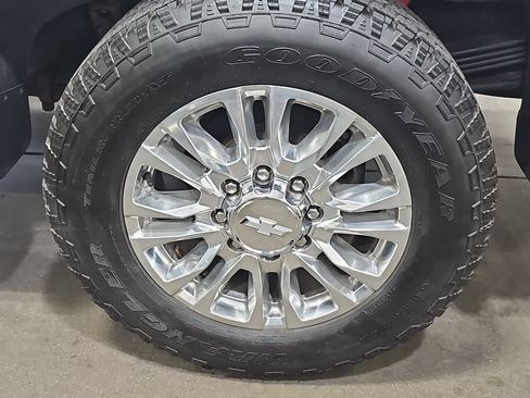 Used 2020 Chevrolet Silverado 2500 High Country w/ Z71 Off-Road Package AWD/4WD image 38