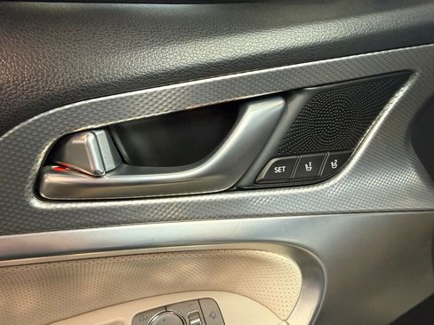 Used 2022 Genesis G70 3.3T image 18