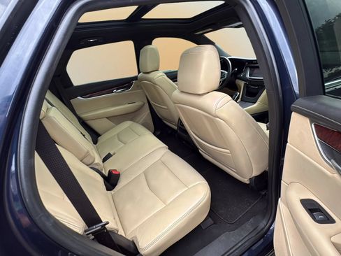 Used 2017 Cadillac XT5 Luxury w/ Driver Awareness Package FWD image 21