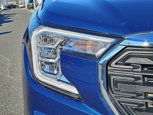 Used 2022 GMC Terrain SLE w/ Driver Convenience Package image 9