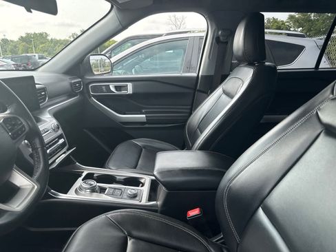 Used 2021 Ford Explorer XLT w/ Equipment Group 202A AWD/4WD image 30
