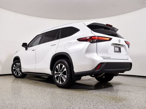 Used 2025 Toyota Highlander XLE AWD/4WD image 18