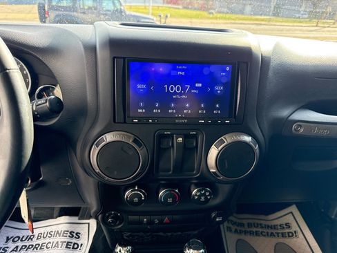 Used 2017 Jeep Wrangler Sport image 15