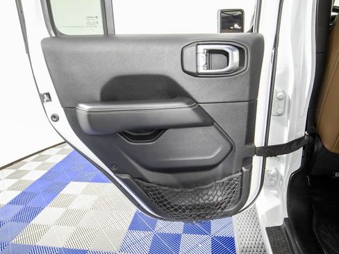 Used 2022 Jeep Wrangler Unlimited Sahara image 14