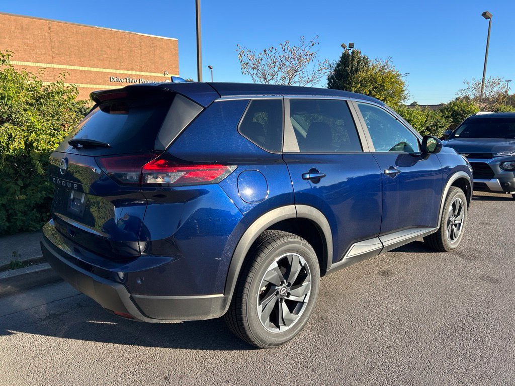 Used 2025 Nissan Rogue SV FWD image 3