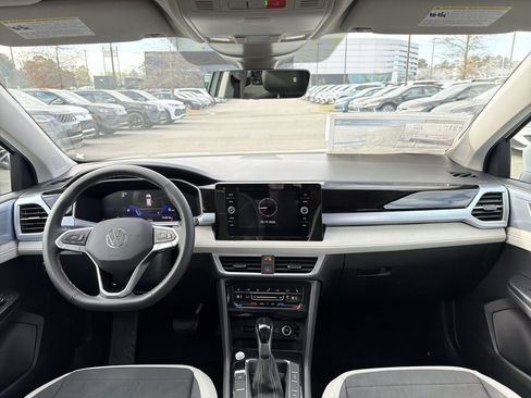 New 2026 Volkswagen Taos SE FWD image 21