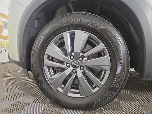 Used 2025 Nissan Pathfinder SV image 32