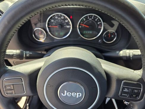 Used 2018 Jeep Wrangler Unlimited Sahara AWD/4WD image 24