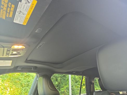 Used 2021 Toyota Highlander XSE FWD image 32