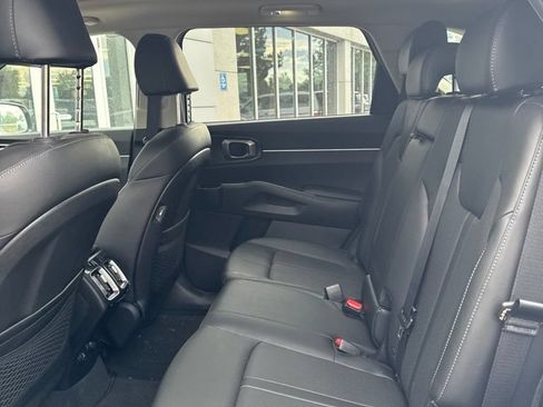 Used 2022 Kia Sorento S w/ Panoramic Sunroof Package FWD image 5