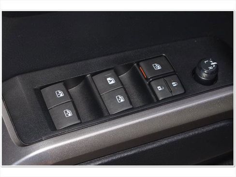 Certified 2019 Toyota Tacoma SR5 image 31