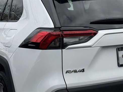 Used 2023 Toyota RAV4 XLE w/ Convenience Package image 9