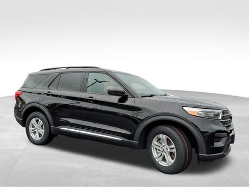 Used 2023 Ford Explorer XLT w/ Class IV Trailer Tow Package AWD/4WD image 6