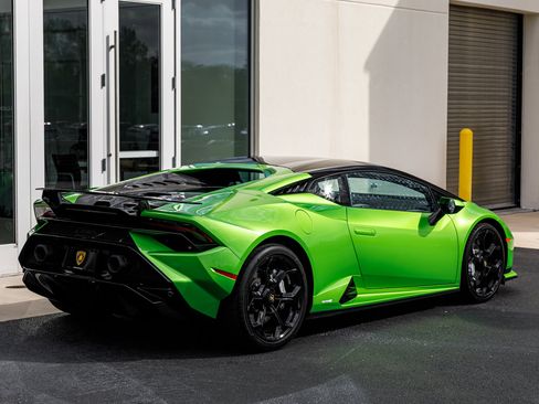 Used 2023 Lamborghini Huracan Tecnica image 22
