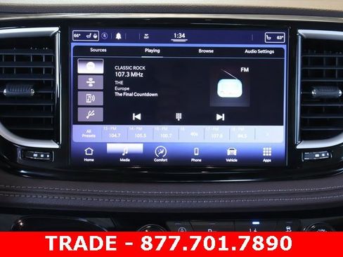 Used 2021 Chrysler Pacifica Touring w/ Cold Weather Group image 17