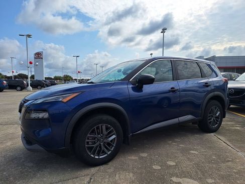 Used 2023 Nissan Rogue S AWD/4WD image 1