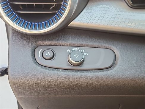 New 2026 Chevrolet Trax LT image 25