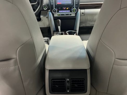 Used 2012 Toyota Camry XLE FWD image 32