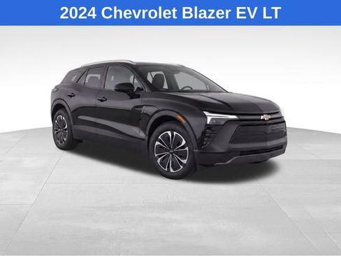 Used 2024 Chevrolet Blazer EV LT AWD/4WD image 2