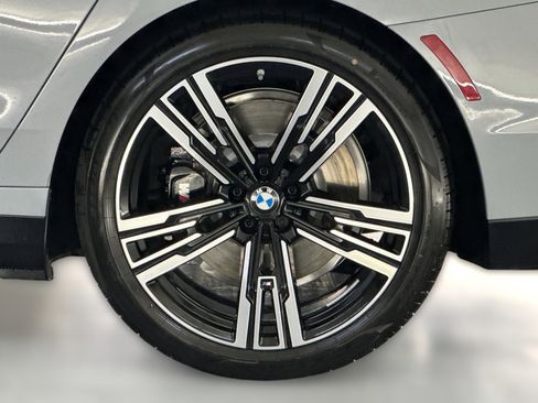 Used 2026 BMW i7 eDrive50 w/ M Sport Package image 12
