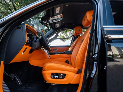 Used 2025 Rolls-Royce Cullinan image 20