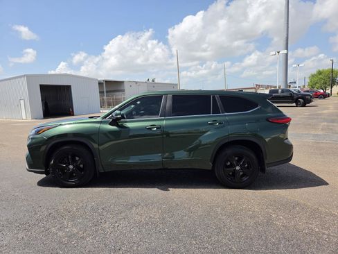 Used 2023 Toyota Highlander L FWD image 2