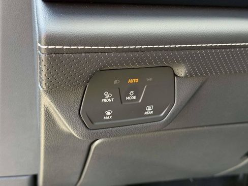 Used 2024 Volkswagen Atlas Cross Sport SE AWD/4WD image 19